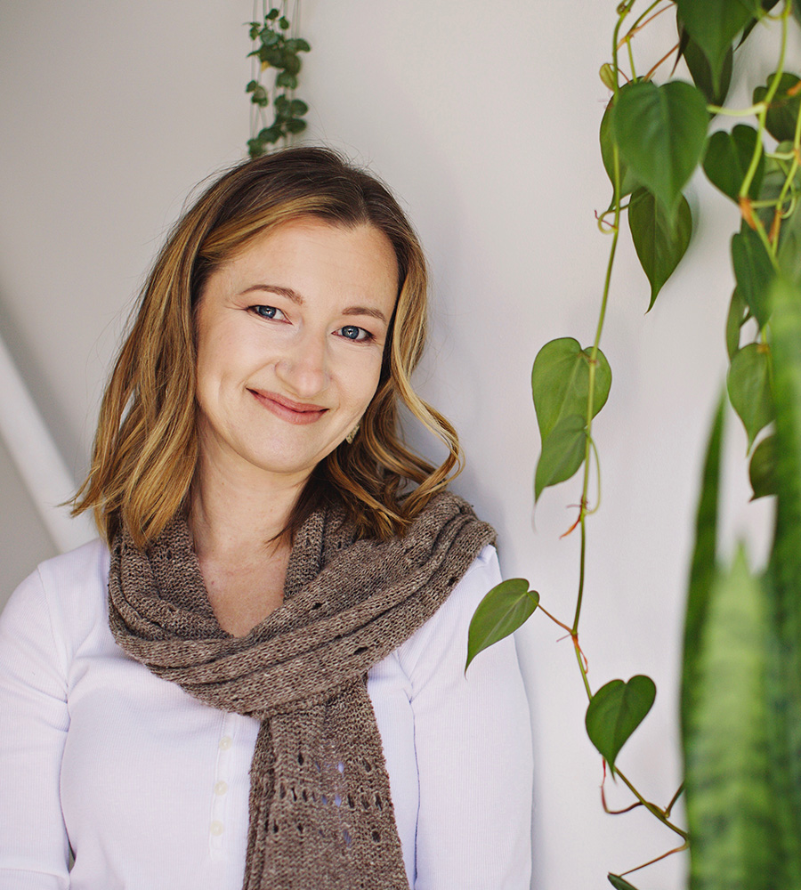 Modern,Home,Office,With,A,Minimalist,Design,,Featuring,A,Wooden